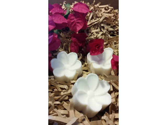 White Daisy Flower Soap